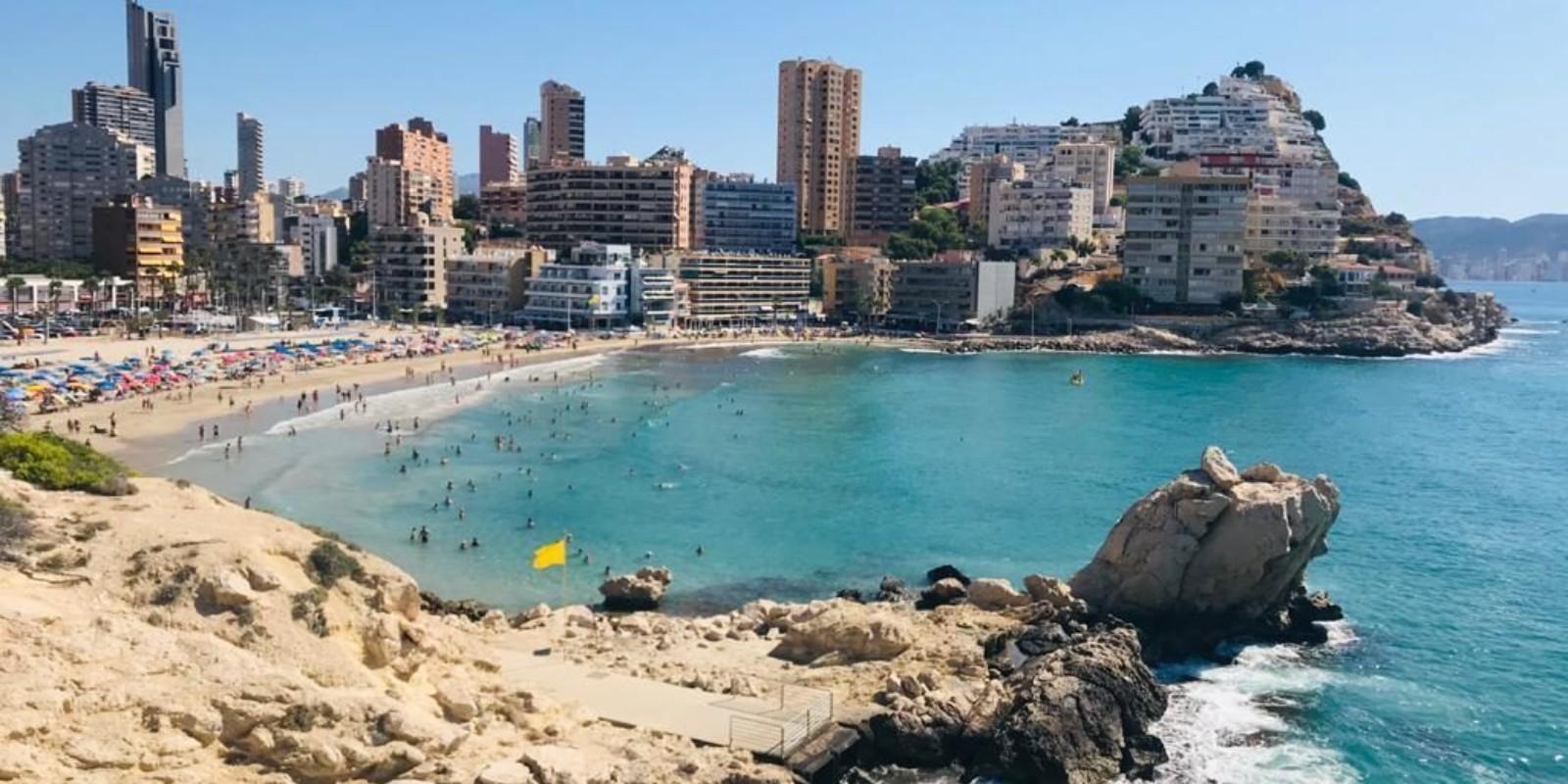 Comparativa: Compra de Propiedades vs. Inversiones en Proyectos en Alicante