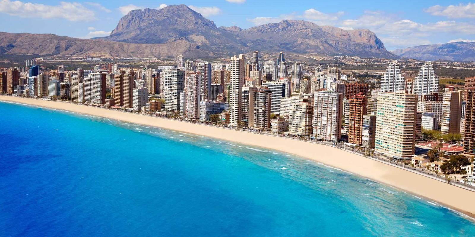  "Descubre la Magia de la Costa Blanca: Playas, Historia y Aventuras Únicas"